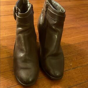 Thom McAn Women's Brown Ankle Boots